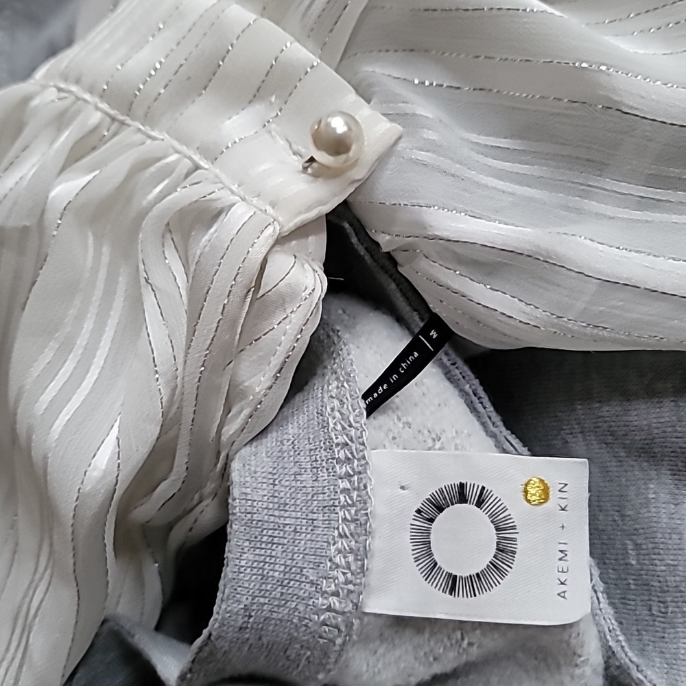 Size medium top from Akeni+Kin - Picture 5 of 5
